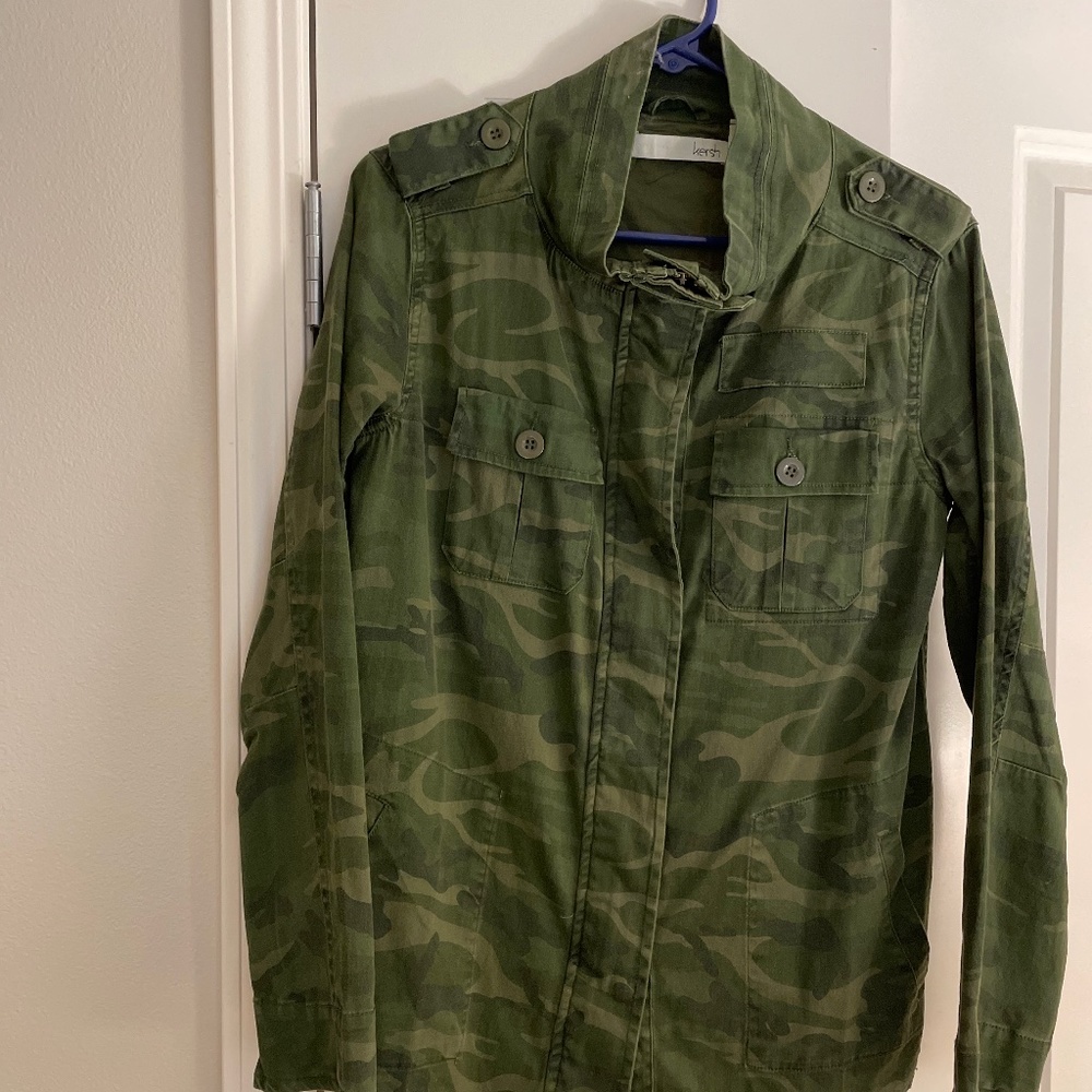 Long-sleeved jacket